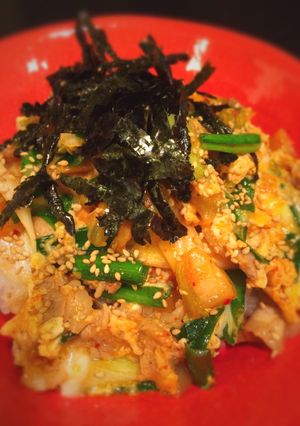 簡単！豚肉とキムチのピリ辛卵とじ丼ぶり-レシピのメイン写真