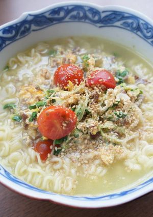 炒め物をのせて塩らーめん-レシピのメイン写真