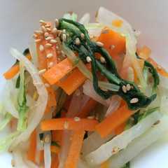 รูปของ 水菜ともやしの野菜たっぷりナムル☆