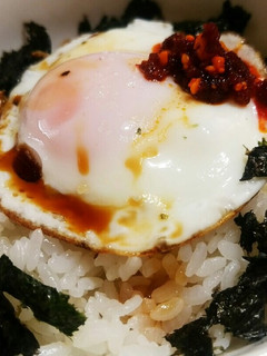 簡単朝ご飯 目玉焼き丼-レシピのメイン写真