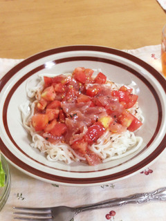 糖質0g麺でトマトと生ハムの冷製パスタ風-レシピのメイン写真