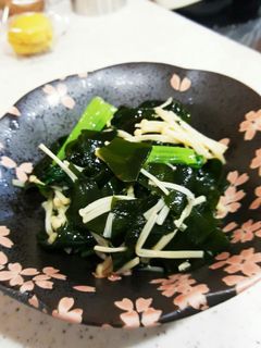 簡単副菜!ワカメのめんつゆ生姜和え-レシピのメイン写真