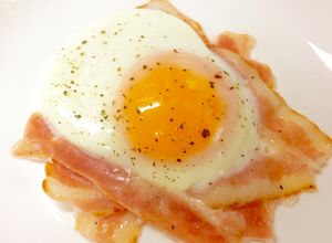 簡単！おいしくきれいなベーコンエッグ-レシピのメイン写真