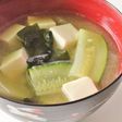 初夏の朝♪ズッキーニ玉ねぎワカメのみそ汁