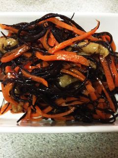 鶏皮でひじきの煮物-レシピのメイン写真