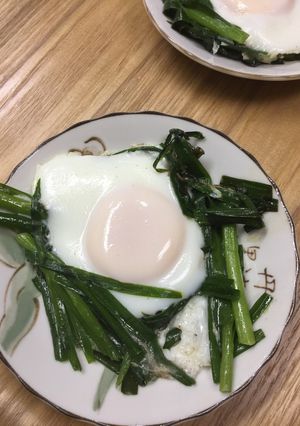 ニラの巣ごもり卵-レシピのメイン写真
