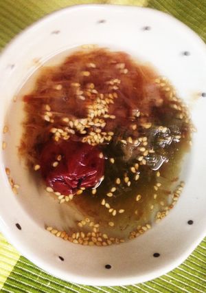 朝ごはんに〜楽ラク!梅干し入りお吸い物-レシピのメイン写真
