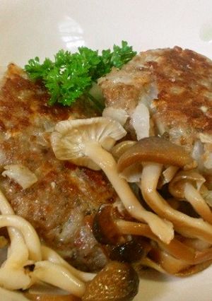 セージ入り塩麹のふわふわハンバーグ-レシピのメイン写真