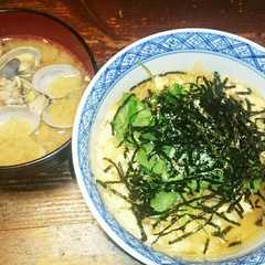 รูปของ 親子丼とハタハタのアラとあさりの味噌汁☆