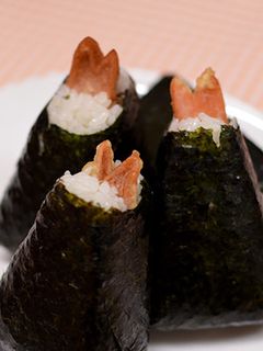 旨いっ♪天むす風魚肉ソーセージのおにぎり-レシピのメイン写真