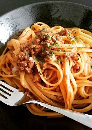 ハンバーグをリメイク！ボロネーゼ風パスタ-レシピのメイン写真