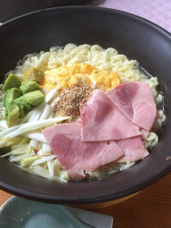 塩ラーメンにチーズオムレツをそえて-レシピのメイン写真