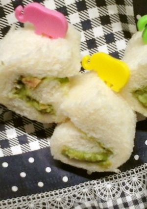 グリンピースペーストのロールパン♪-レシピのメイン写真