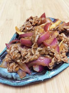 簡単!牛肉と玉ねぎのケチャップ炒め-レシピのメイン写真