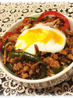 鳥胸肉の温玉丼(´・Д・)」ピリ辛-レシピのメイン写真