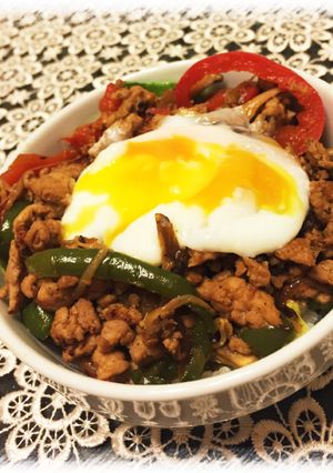 鳥胸肉の温玉丼(´･Д･)」ピリ辛-レシピのメイン写真