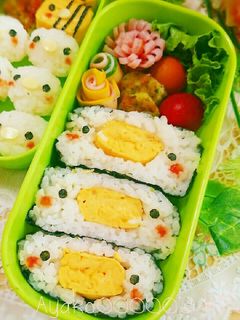 簡単可愛い♪卵焼きのあひるデコおにぎらず-レシピのメイン写真