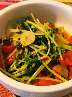 豆苗とトマトのにんにく炒め-レシピのメイン写真