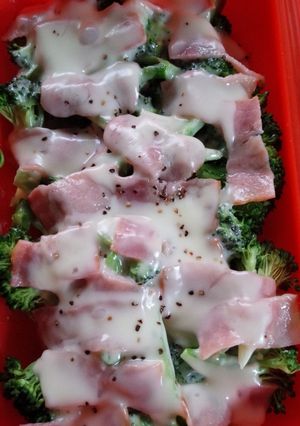 ルクエ♡ブロッコリーのベーコンチーズ蒸し-レシピのメイン写真