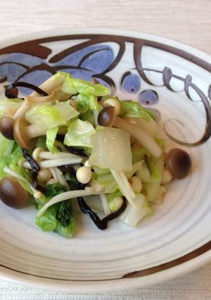 大量消費にも☆きのこと白菜の塩こんぶ炒め-レシピのメイン写真