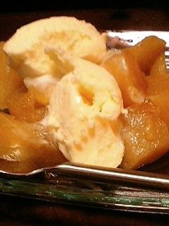 簡単デザート☆煮林檎のバニラアイスがけ-レシピのメイン写真