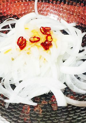 鶏ガラスープの素でピリ辛オニオンスライス-レシピのメイン写真