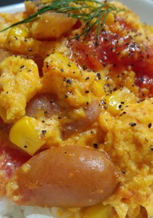 お手軽！！ トマトとウインナーの卵とじ丼-レシピのメイン写真