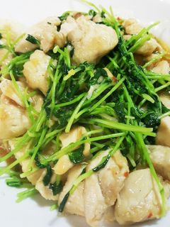 鶏むね肉と豆苗のピリ辛炒め-レシピのメイン写真