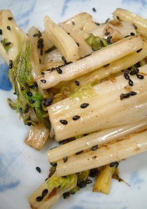 葉っぱも一緒に☆セロリのレモンバター炒め-レシピのメイン写真
