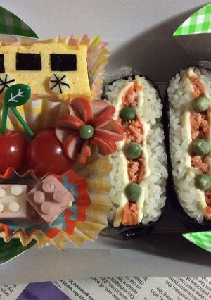 鮭フレークにマヨまぜまぜ☆おにぎらず-レシピのメイン写真