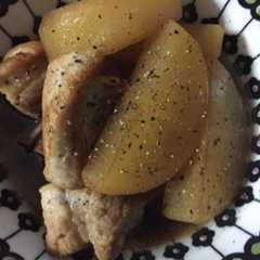รูปของ スペアリブと大根のうま煮物♡