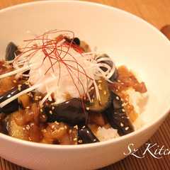 รูปของ 豚バラと茄子の韓国風丼〜温玉のせ〜