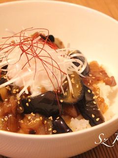 豚バラと茄子の韓国風丼〜温玉のせ〜-レシピのメイン写真