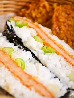 広島名物 がんすでおにぎらず-レシピのメイン写真