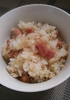 ねぎとベーコンのチャーハン風炊き込みご飯-レシピのメイン写真