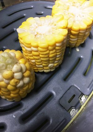 スチームクッカーで蒸しトウモロコシ♪-レシピのメイン写真