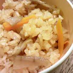 รูปของ 鶏もも煮汁を使って☆五目ご飯