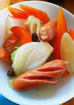 塩とレーズンで♪蒸し野菜とウインナー-レシピのメイン写真