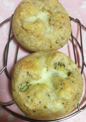 朝焼くだけバジルポテトサラダパン-レシピのメイン写真