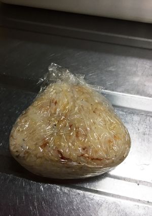 簡単！朝食や弁当に！おかかしらすおにぎり-レシピのメイン写真