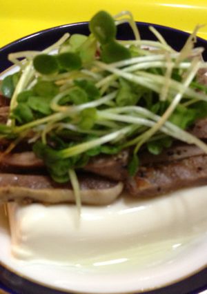 豚タン&カイワレ☆冷奴豆腐-レシピのメイン写真