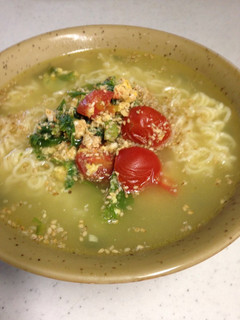 塩ラーメンにトマ玉レタス-レシピのメイン写真