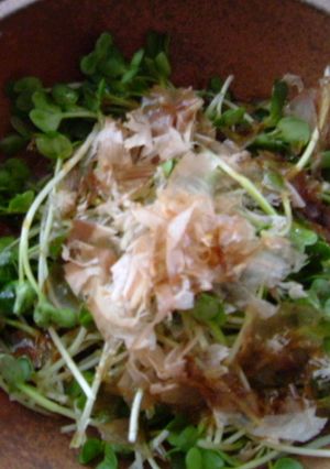 簡単。かいわれ＆大葉にんにく醤油-レシピのメイン写真