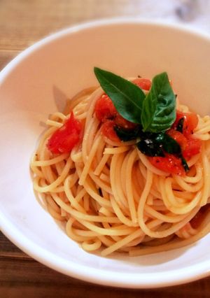 バター香る バジルとトマトのスパゲッティ-レシピのメイン写真