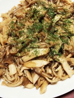 簡単おつまみ♪キノコのガリバター炒め☆-レシピのメイン写真