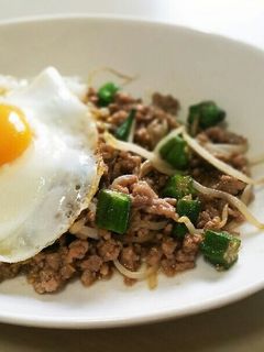 もやしとおくらの味噌そぼろ丼-レシピのメイン写真