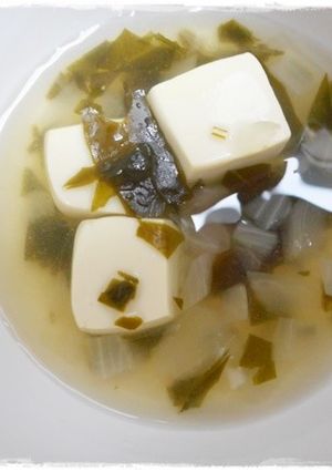 離乳食完了期　豆腐わかめ玉ねぎの味噌汁-レシピのメイン写真