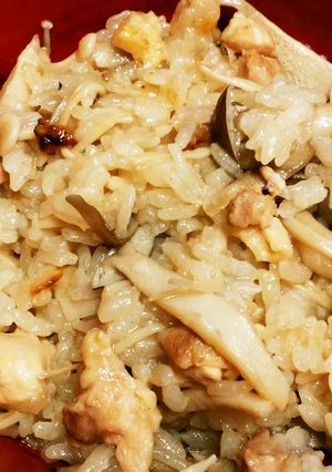 土鍋　鶏ときのこの炊き込みごはん-レシピのメイン写真