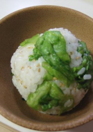 レタスがシャキっと☆おにぎりになった！-レシピのメイン写真