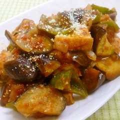 รูปของ 厚揚げと夏野菜のトマトガーリック煮込み♪